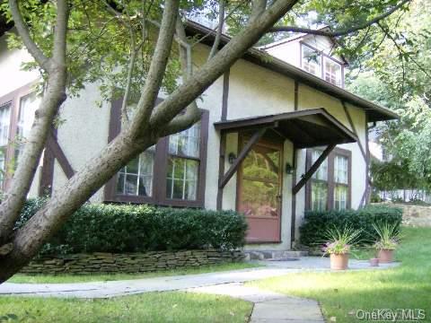 555 Woodbury Road Cold Spring Harbor, NY 11724 - Photo 1 of 1 Gallery Image 1