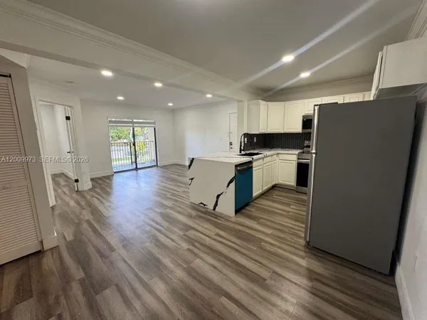 $1,950 | 300 Palm Circle West, Unit 307, Pembroke Pines, FL 33025