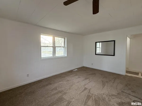 $94,900 | 393 East 5th Street, Woodhull, IL 61490