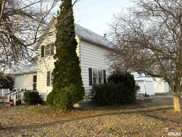 $99,900 | 393 East 5th Street, Woodhull, IL 61490