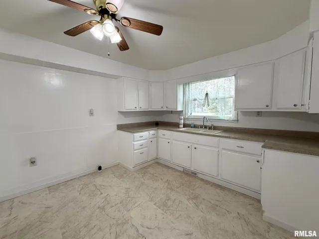 $99,900 | 393 East 5th Street, Woodhull, IL 61490