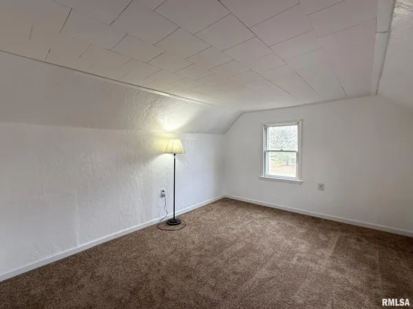 $94,900 | 393 East 5th Street, Woodhull, IL 61490