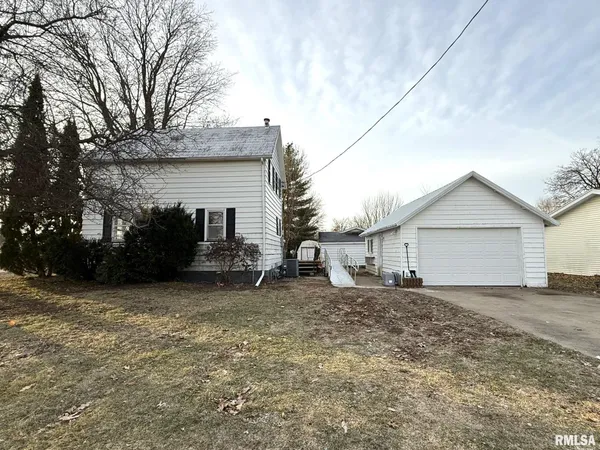 $94,900 | 393 East 5th Street, Woodhull, IL 61490