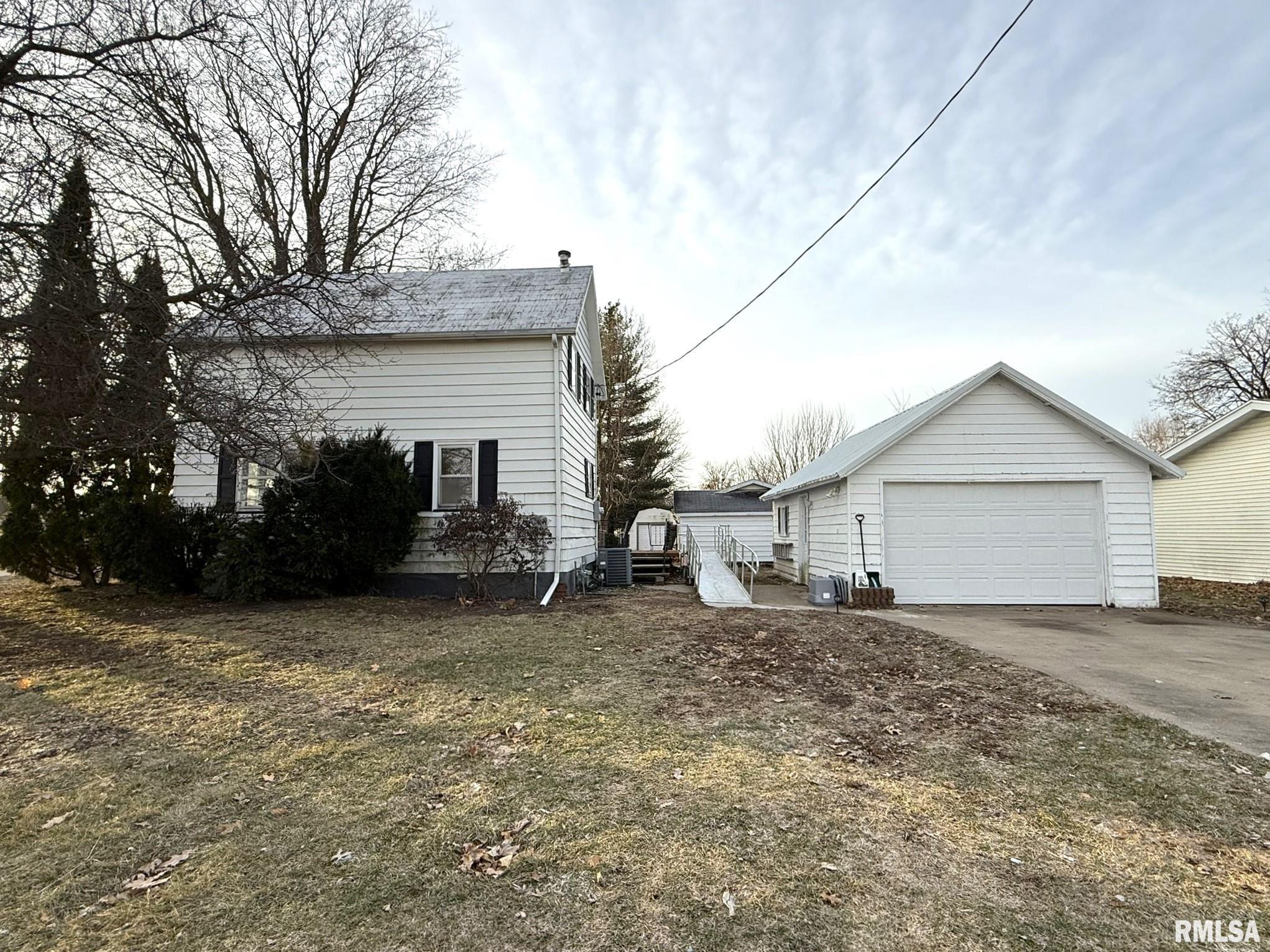 393 East 5th Street Woodhull, IL 61490 - Photo 3 of 42