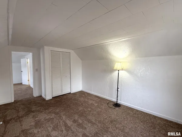$94,900 | 393 East 5th Street, Woodhull, IL 61490