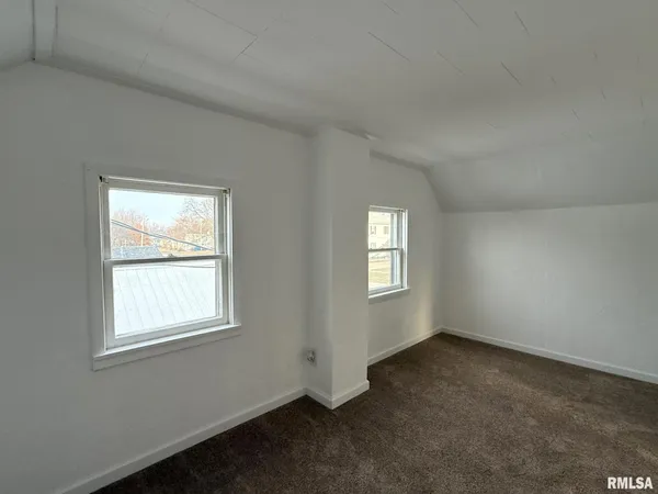 $94,900 | 393 East 5th Street, Woodhull, IL 61490