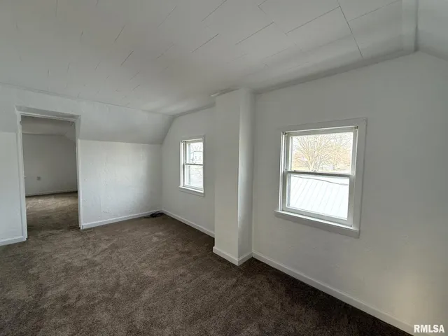 $99,900 | 393 East 5th Street, Woodhull, IL 61490