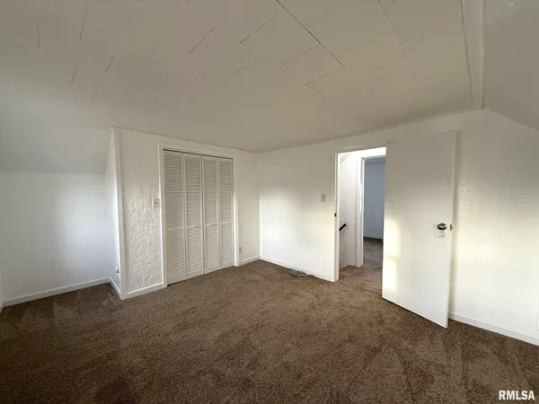 $94,900 | 393 East 5th Street, Woodhull, IL 61490