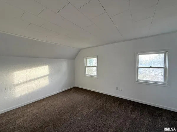 $94,900 | 393 East 5th Street, Woodhull, IL 61490