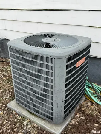 $94,900 | 393 East 5th Street, Woodhull, IL 61490