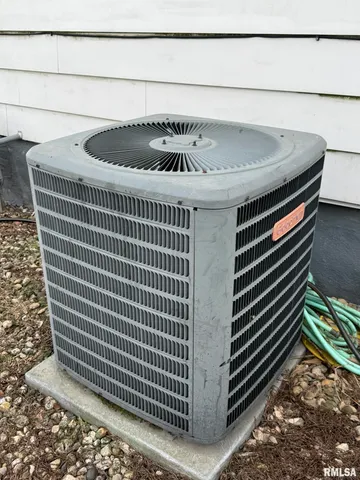 $99,900 | 393 East 5th Street, Woodhull, IL 61490