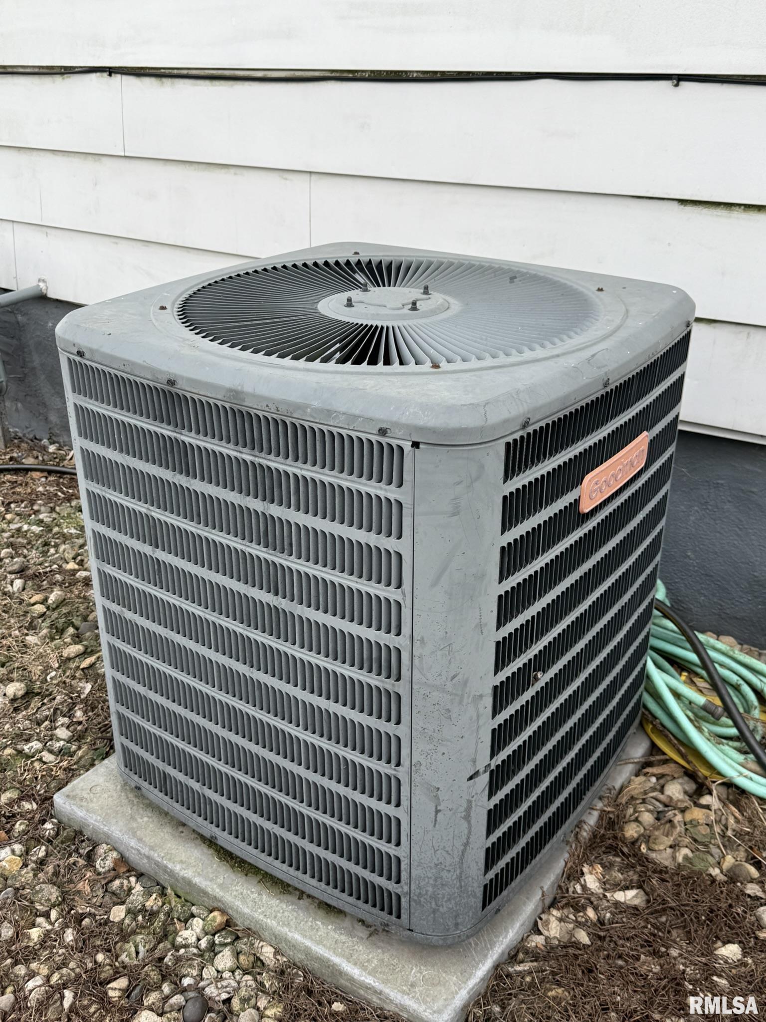 393 East 5th Street Woodhull, IL 61490 - Photo 5 of 42