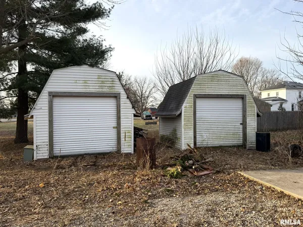 $94,900 | 393 East 5th Street, Woodhull, IL 61490