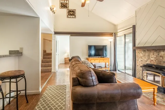 $599,000 | 2289 Sierra Nevada Road, Unit C8, Mammoth Lakes, CA 93546