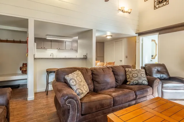 $599,000 | 2289 Sierra Nevada Road, Unit C8, Mammoth Lakes, CA 93546