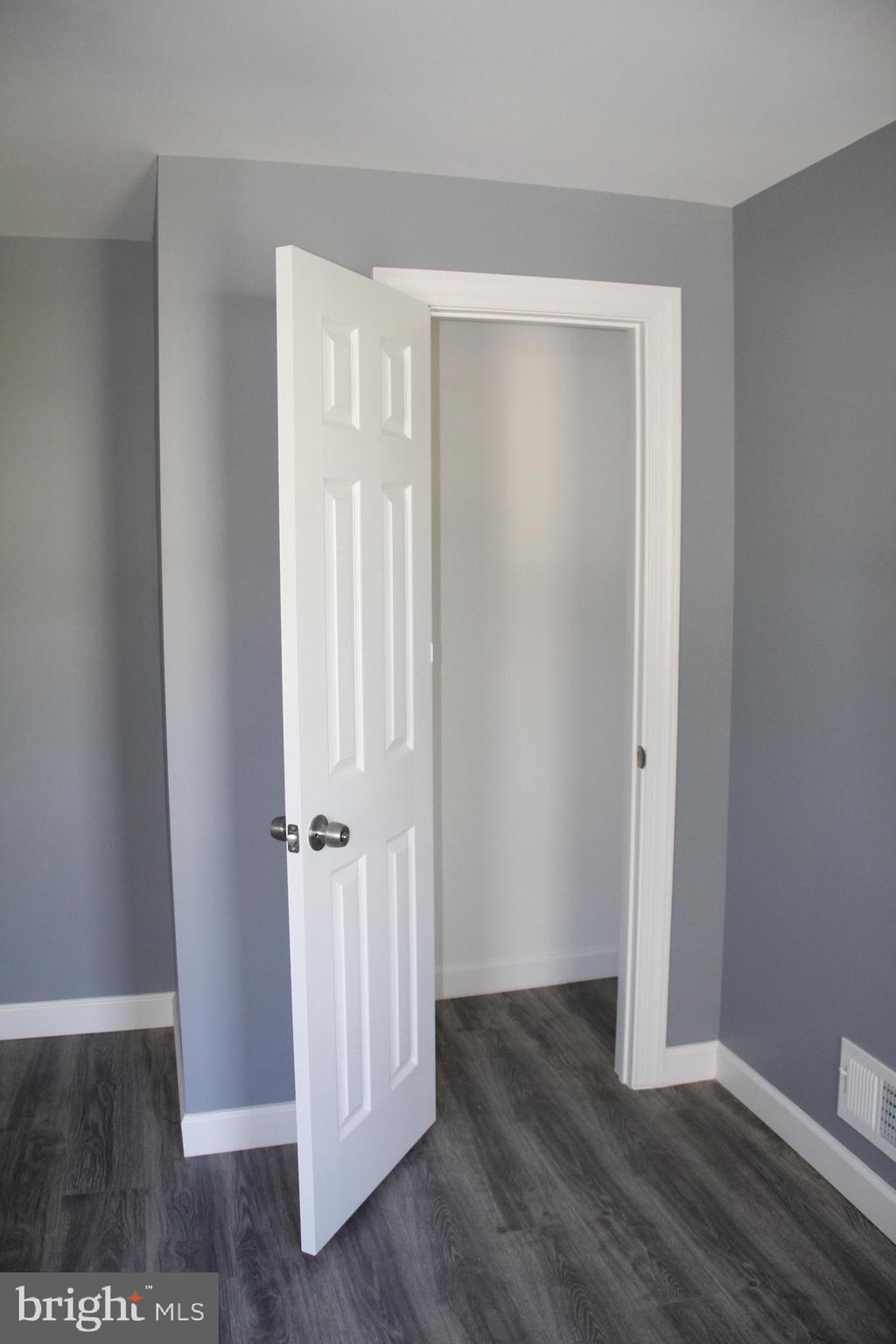 213 Main Street Hamilton, NJ 08620 - Photo 15 of 48