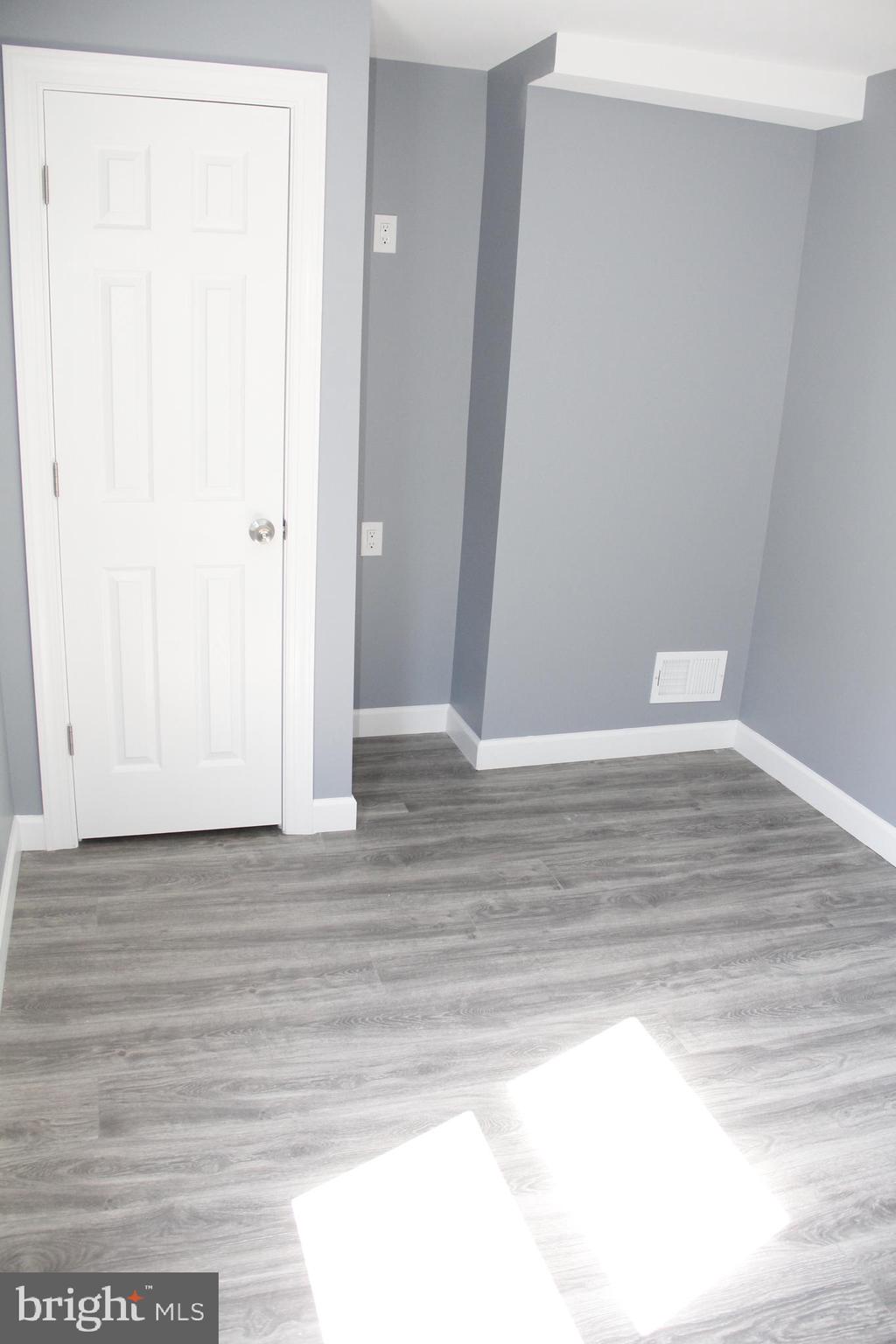 213 Main Street Hamilton, NJ 08620 - Photo 23 of 48