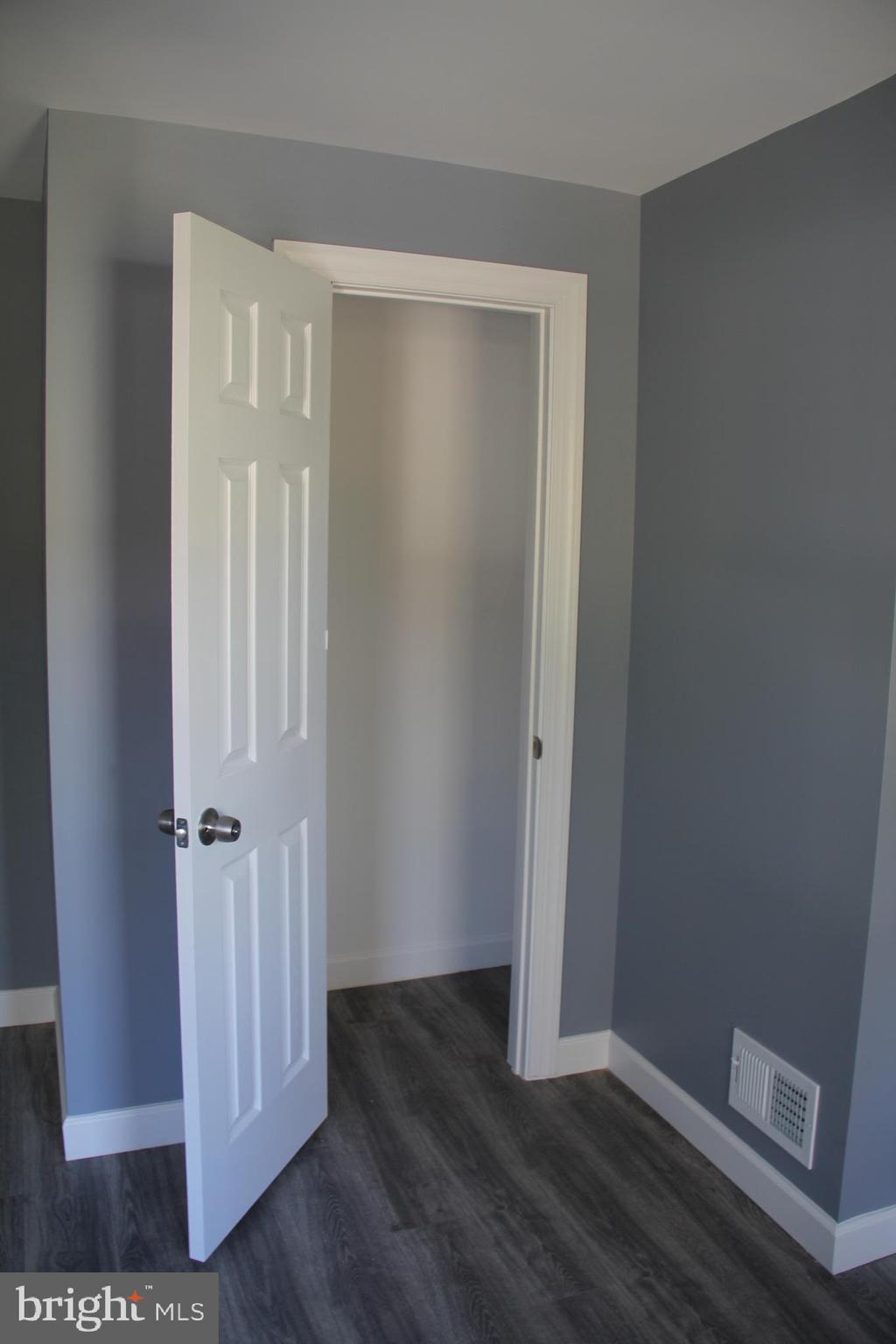 213 Main Street Hamilton, NJ 08620 - Photo 28 of 48