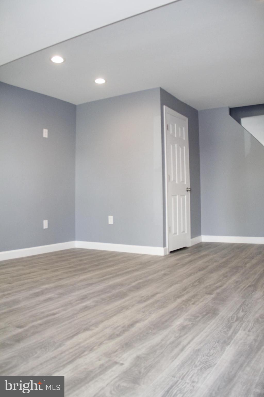 213 Main Street Hamilton, NJ 08620 - Photo 5 of 48