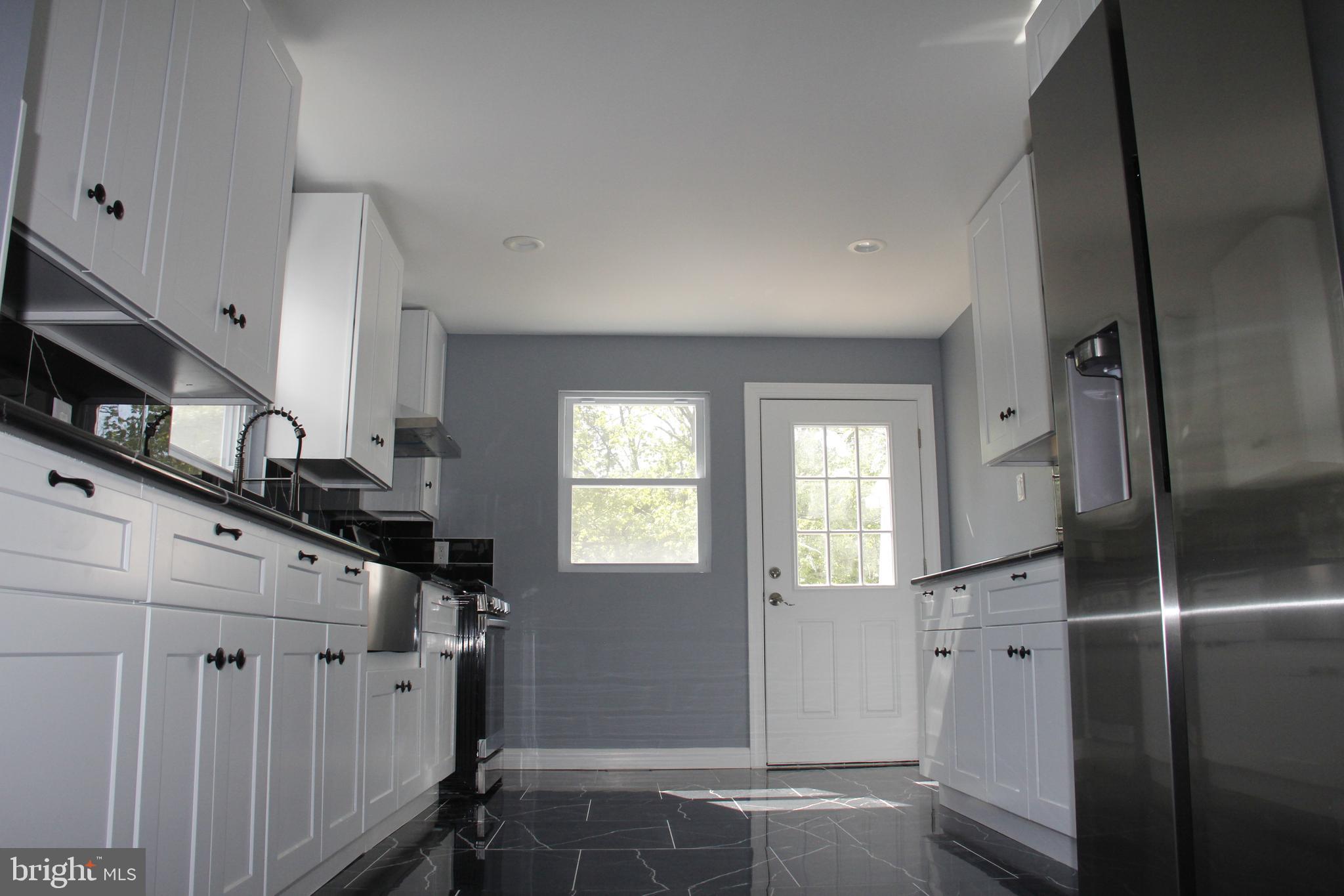 213 Main Street Hamilton, NJ 08620 - Photo 7 of 48