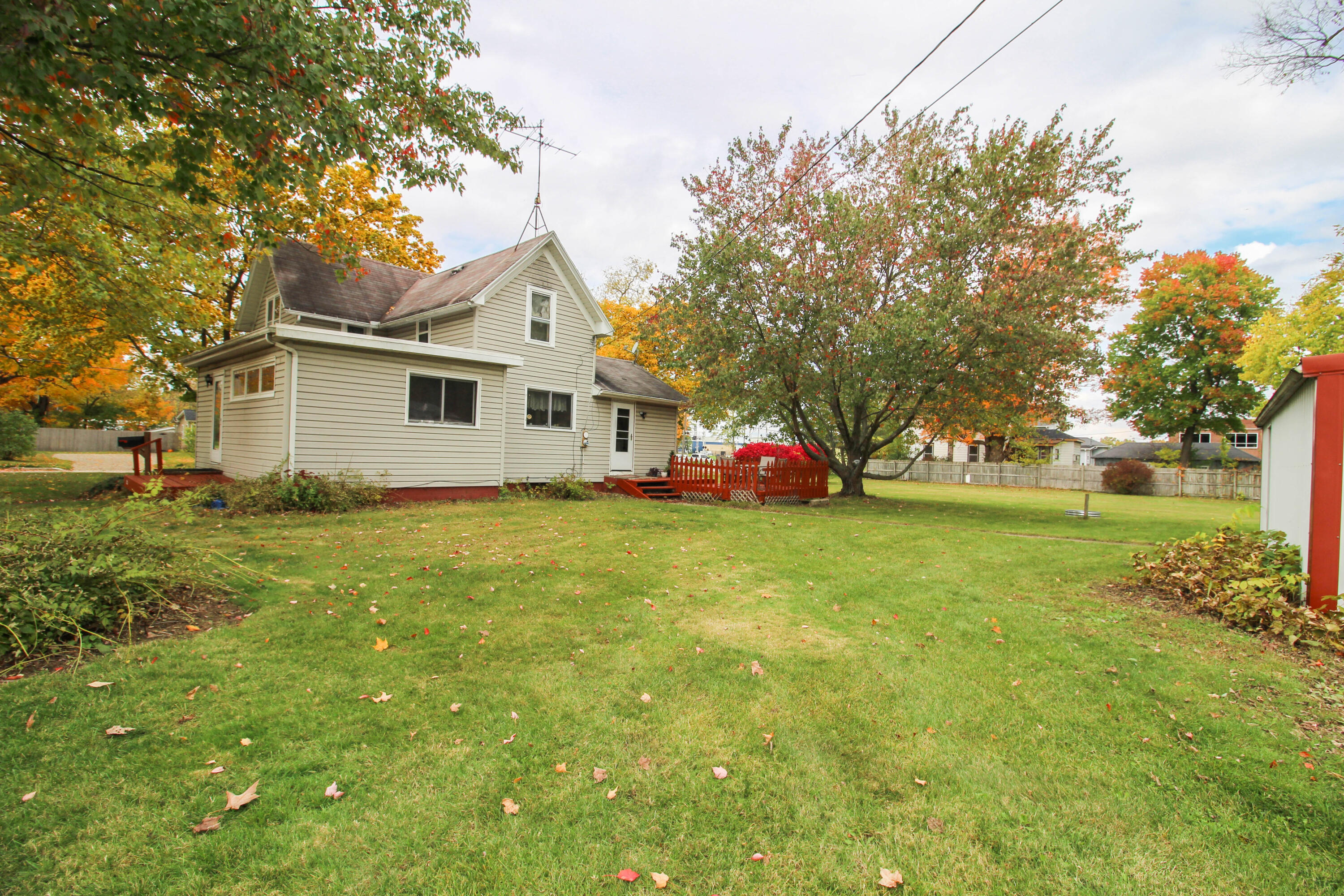 321 West Cushman Street Three Rivers, MI 49093 - Photo 4 of 24 Cushman-9395