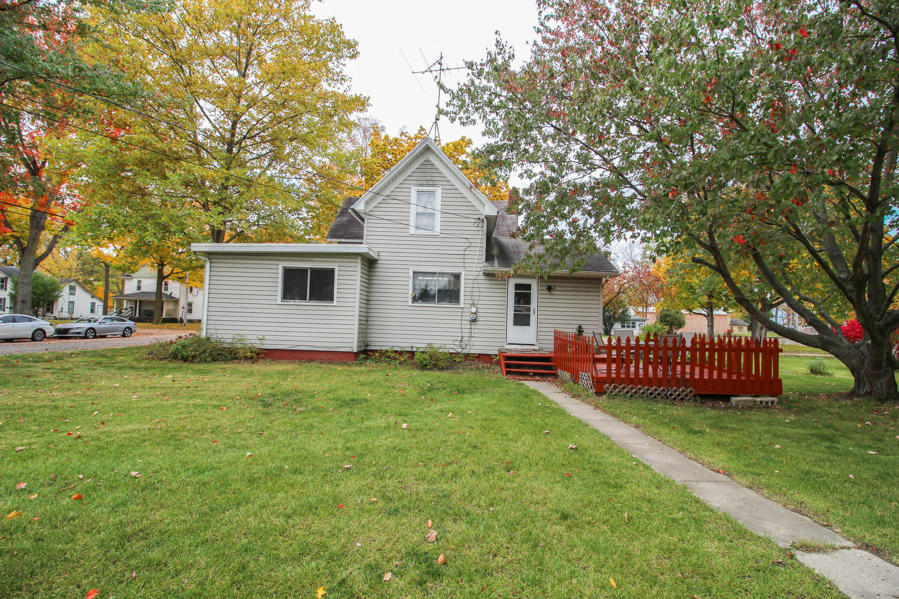 321 West Cushman Street Three Rivers, MI 49093 - Photo 6 of 24 Cushman-9398
