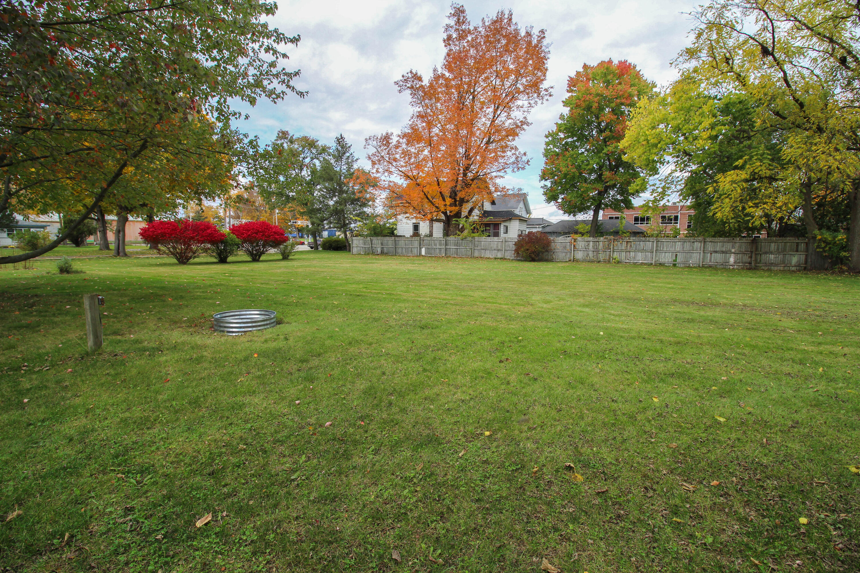 321 West Cushman Street Three Rivers, MI 49093 - Photo 7 of 24 Cushman-9400