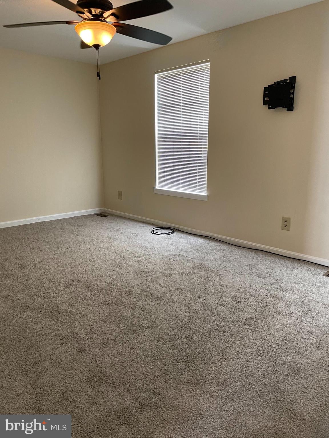 12405 Gooderham Way Gaithersburg, MD 20878 - Photo 17 of 31 an empty room with windows