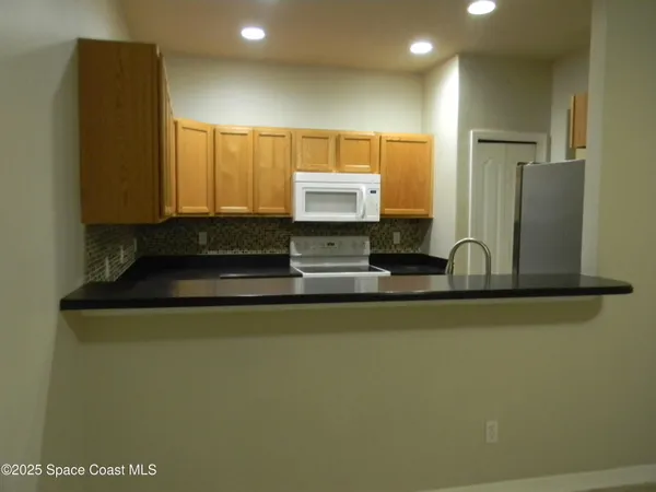 $2,100 | 1030 Venetian Drive, Unit 102, Melbourne, FL 32904