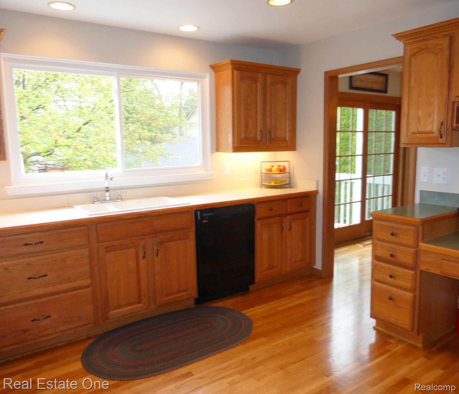 645 Hidden Ridge Drive Troy, MI 48083 - Photo 2 of 43 Bright Kitchen! lot's of storage and counter top work space!