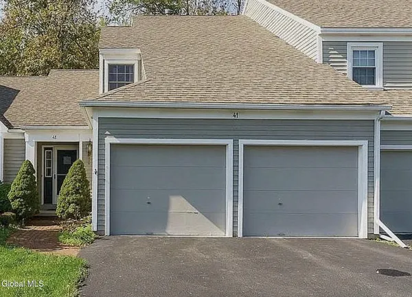 $440,000 | 41 Ridgefield Drive, Voorheesville, NY 12186