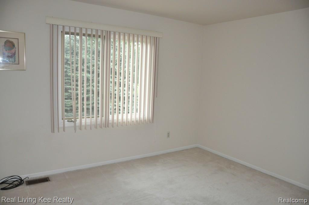 2192 Clinton View Circle Rochester, MI 48309 - Photo 35 of 35 DSC_0173.jpg