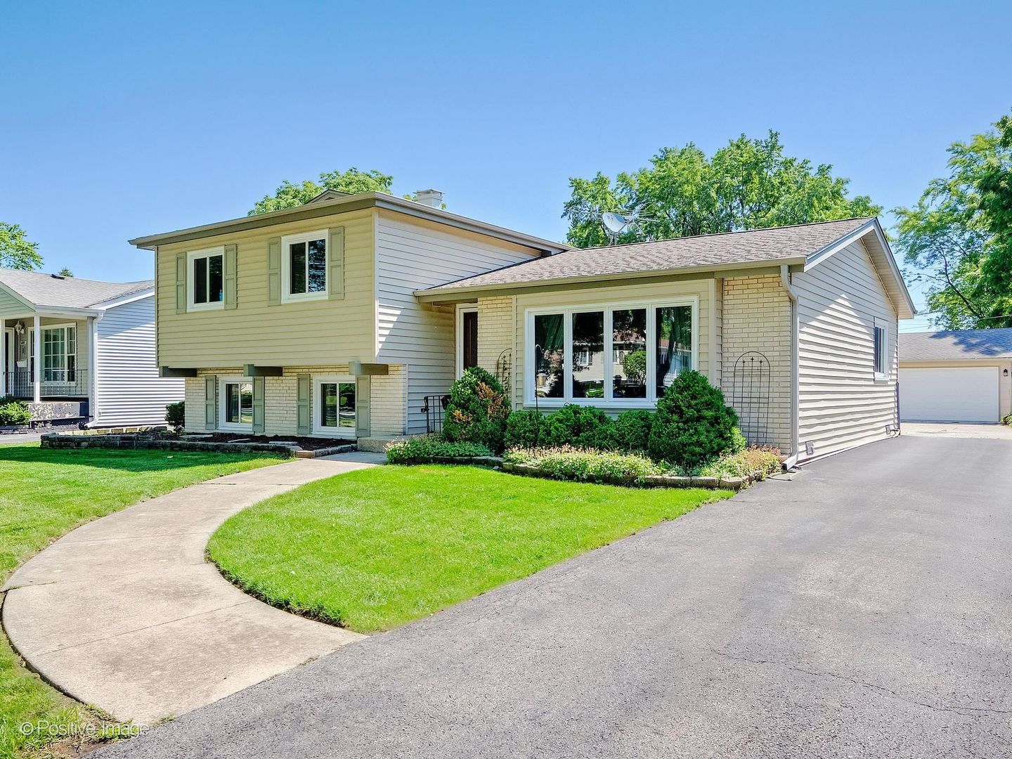 637 North Ellsworth Avenue Addison, IL 60101 - Photo 1 of 26