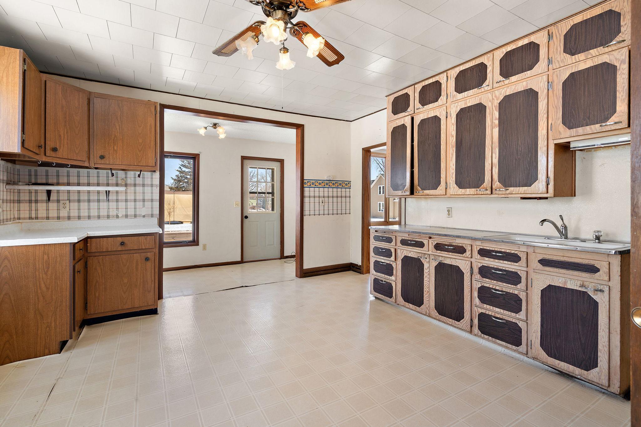 529 Division Street Brownton, MN 55312 - Photo 6 of 22