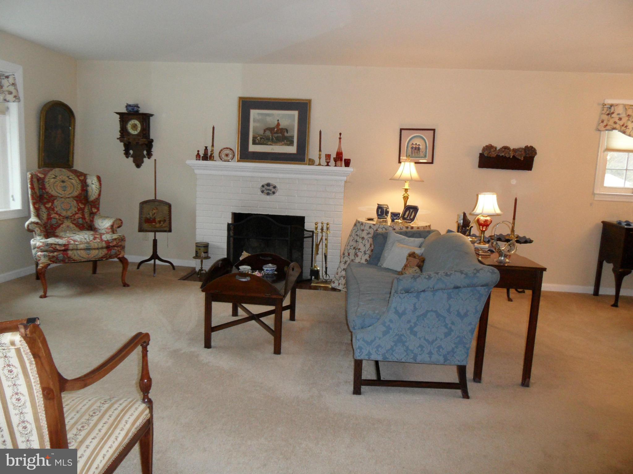 5220 Garner Street Springfield, VA 22151 - Photo 4 of 29 Living Room