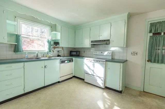 $305,000 | 23 Currier Avenue, Peterborough, NH 03458