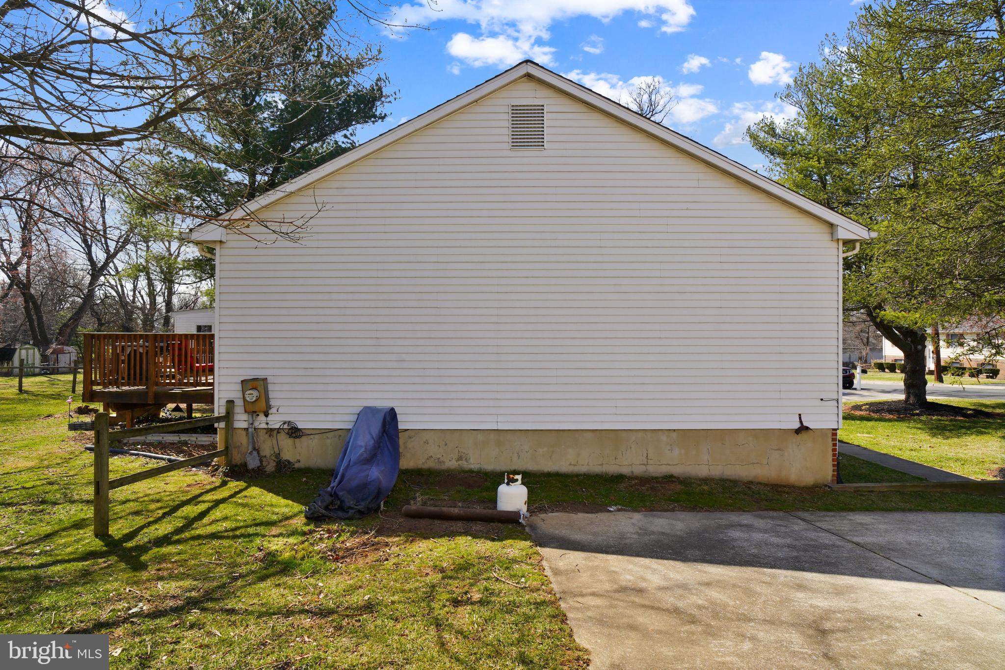 303 Buttry Road Gaithersburg, MD 20877 - Photo 35 of 38 Ample driveway parking