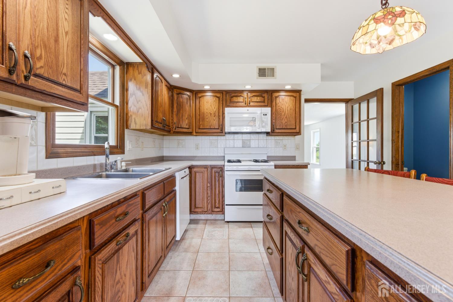 39 Kearney Road Sayreville, NJ 08879 - Photo 5 of 40