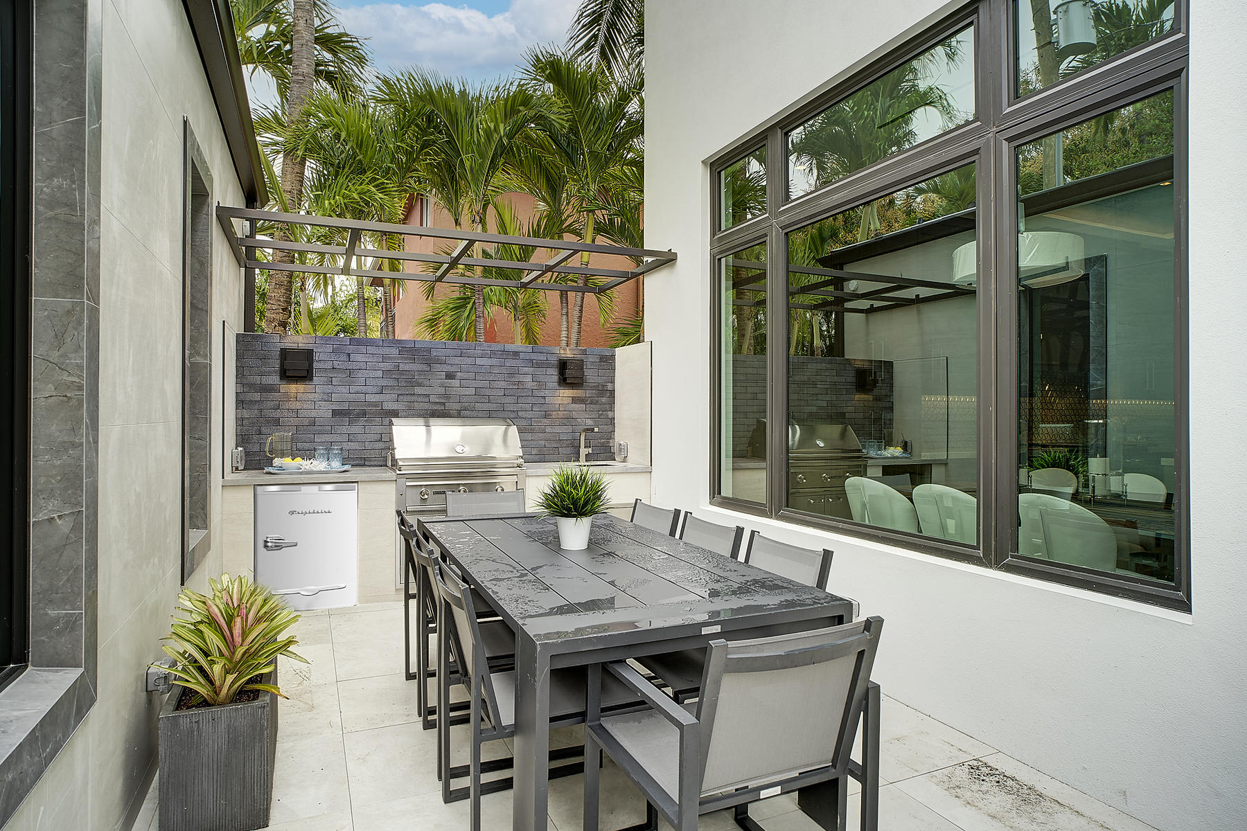 750 Palm Avenue Boca Raton, FL 33432 - Photo 25 of 96 Summer Kitchen Area w/ Lynx Grill