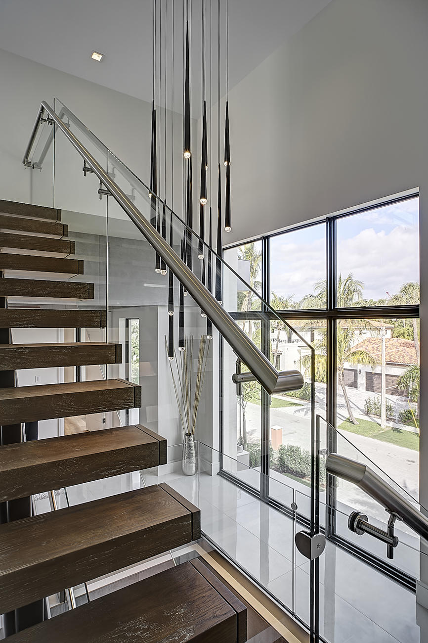 750 Palm Avenue Boca Raton, FL 33432 - Photo 48 of 96 Light and Bright 2nd Floor Landing