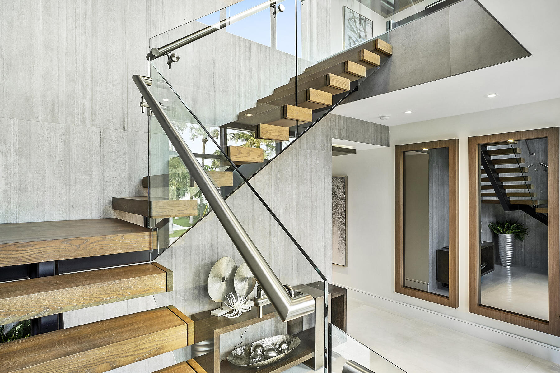750 Palm Avenue Boca Raton, FL 33432 - Photo 6 of 96 Staircase and Foyer