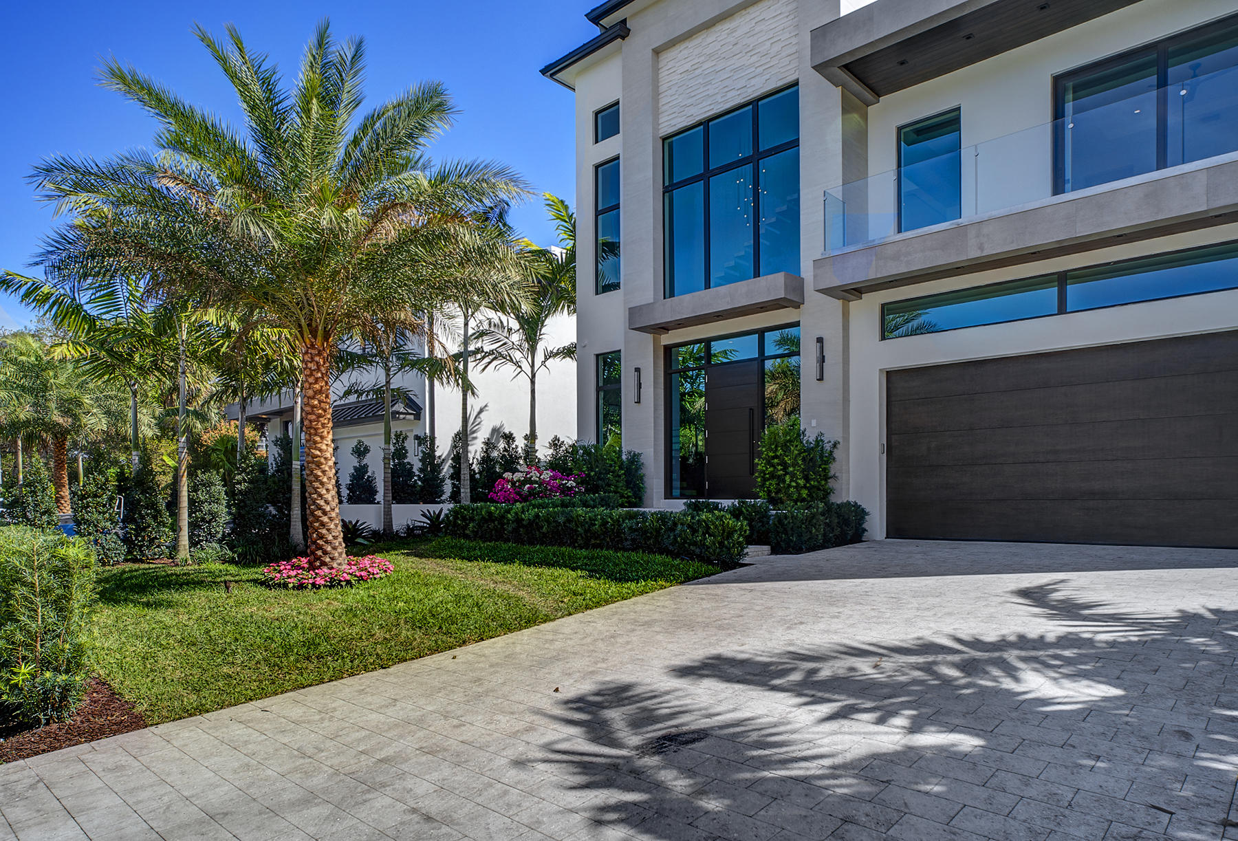750 Palm Avenue Boca Raton, FL 33432 - Photo 87 of 96 Crushed Seashell Paver Driveway