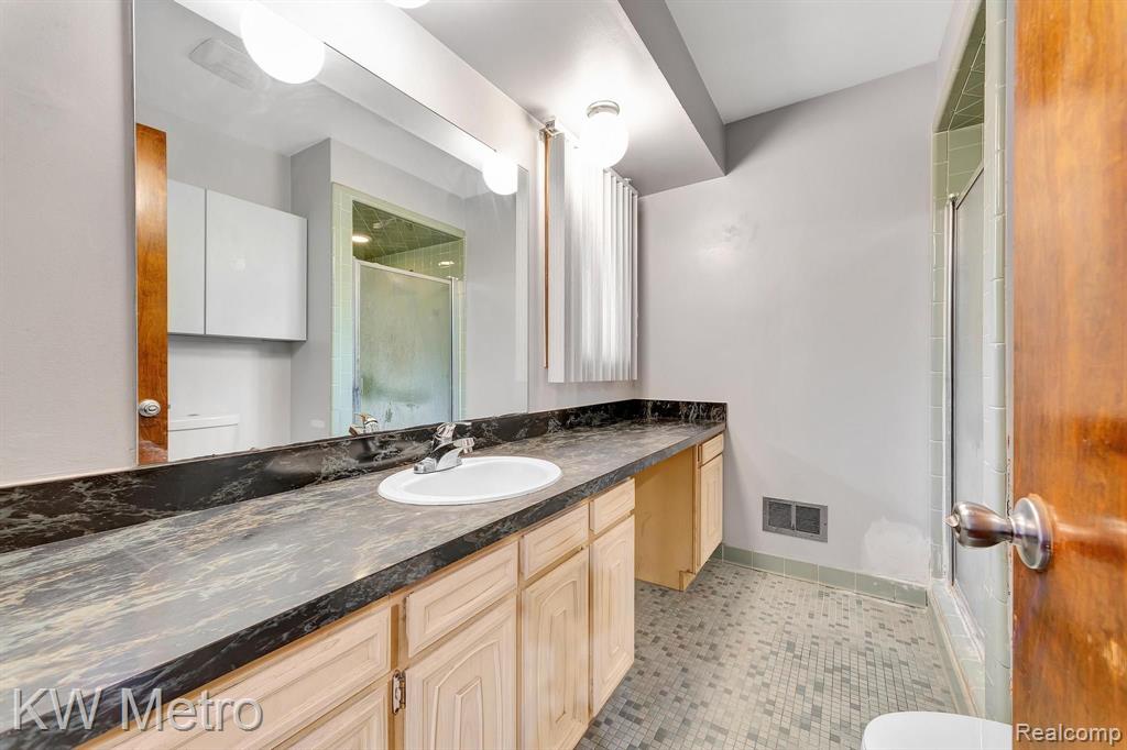 7380 Villamuer Road West Bloomfield, MI 48322 - Photo 34 of 59