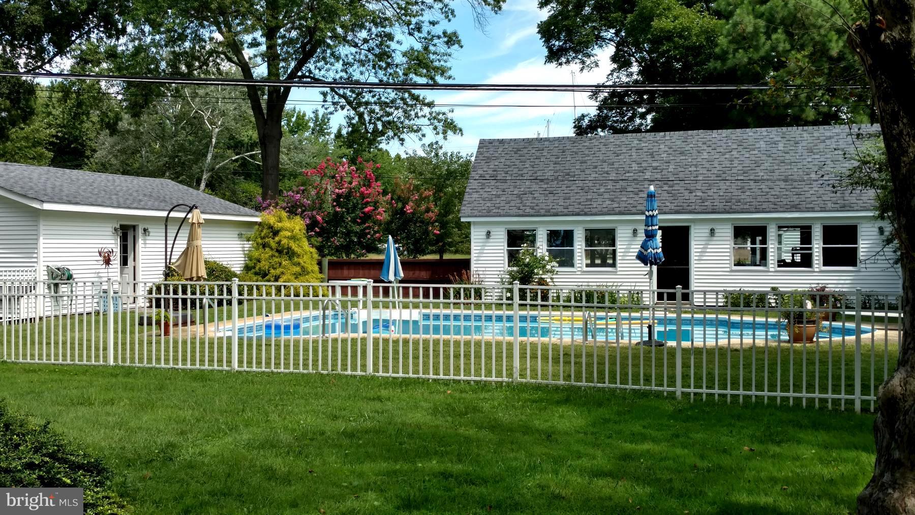 4072 Cadle Creek Road Edgewater, MD 21037 - Photo 11 of 41 Saltwater pool with poolhouse/workshop