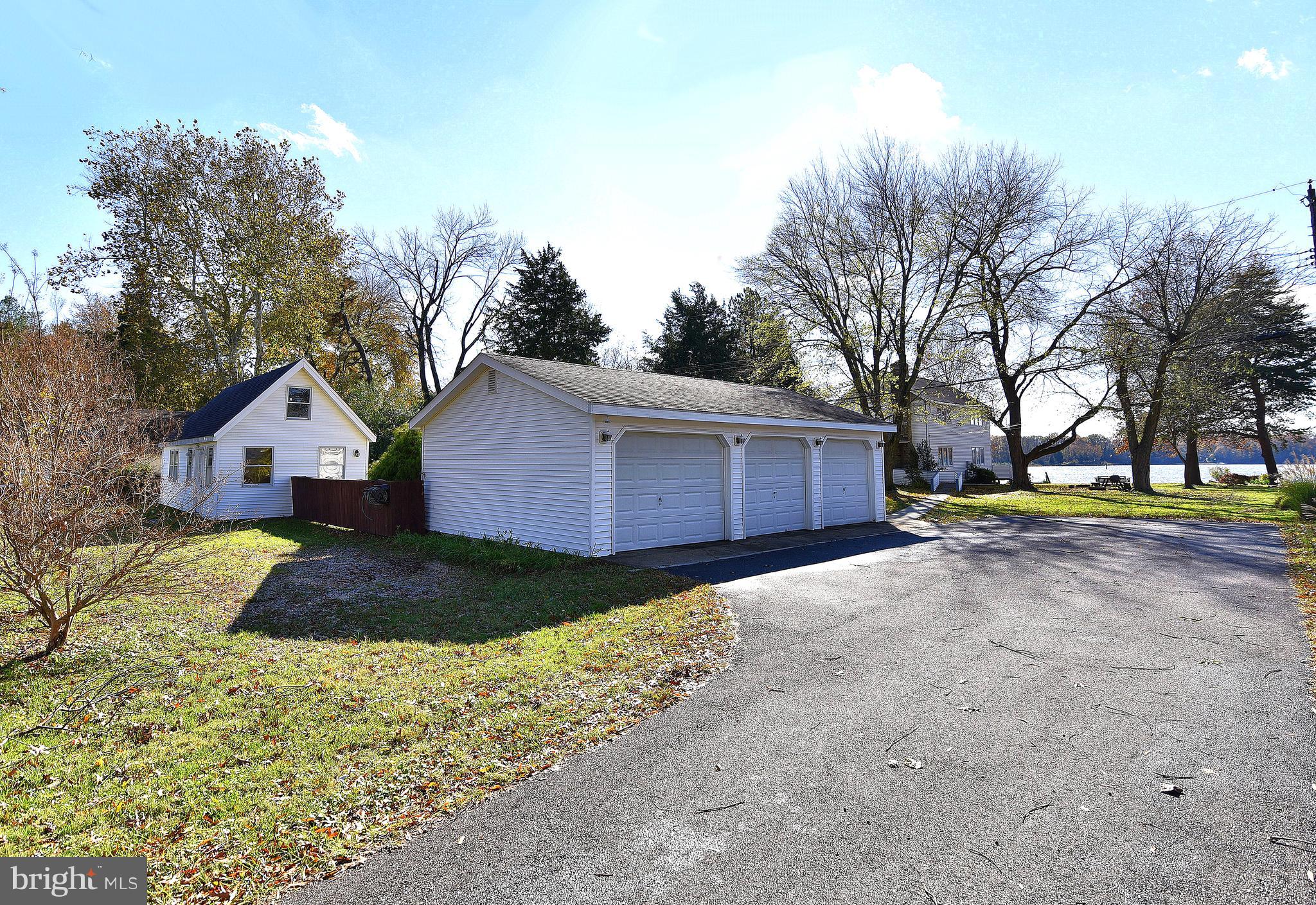 4072 Cadle Creek Road Edgewater, MD 21037 - Photo 14 of 41 3-car Garage