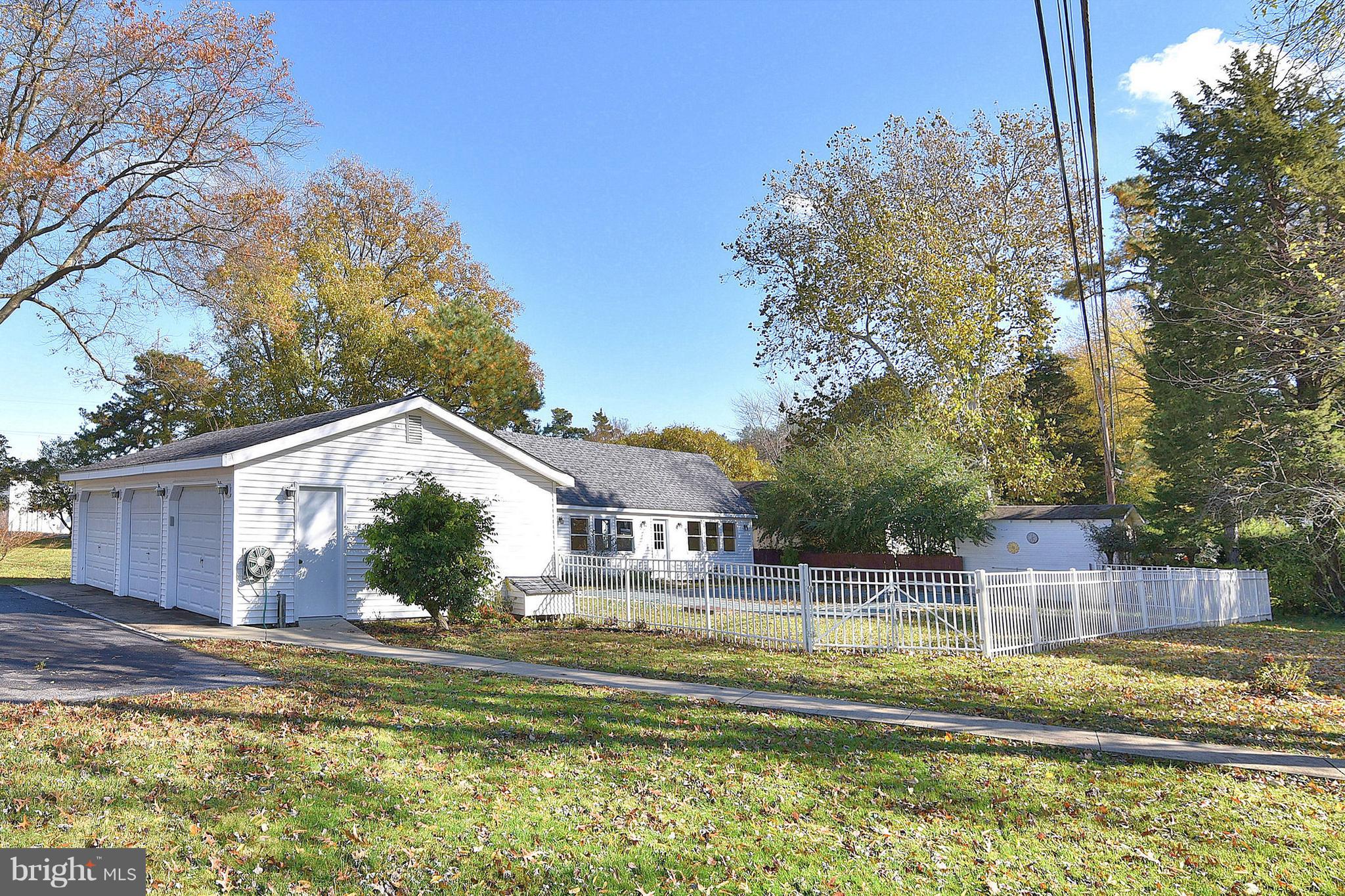 4072 Cadle Creek Road Edgewater, MD 21037 - Photo 16 of 41 View of the pool, garage and poolhouse/workshop