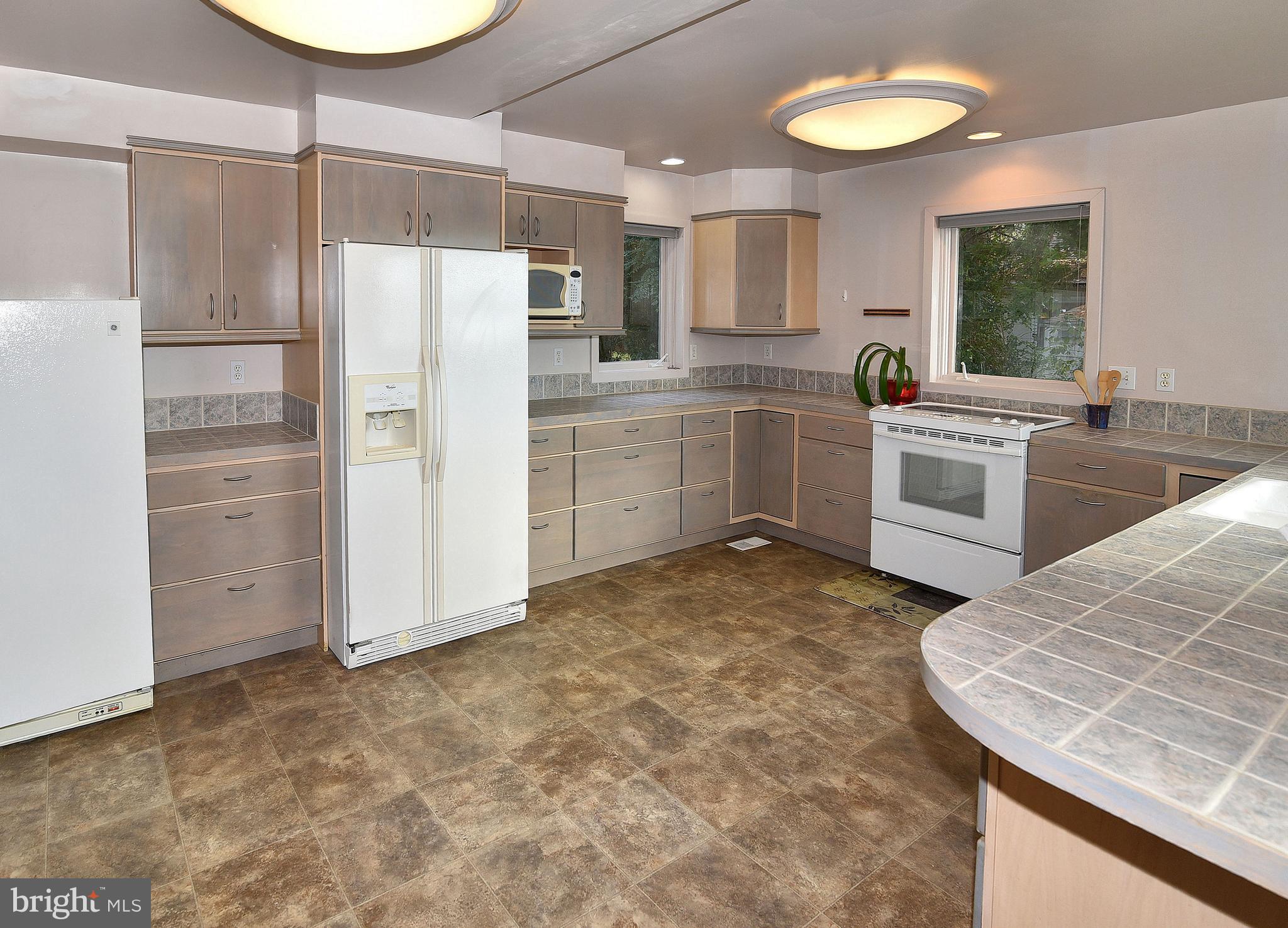 4072 Cadle Creek Road Edgewater, MD 21037 - Photo 20 of 41 Kitchen 3