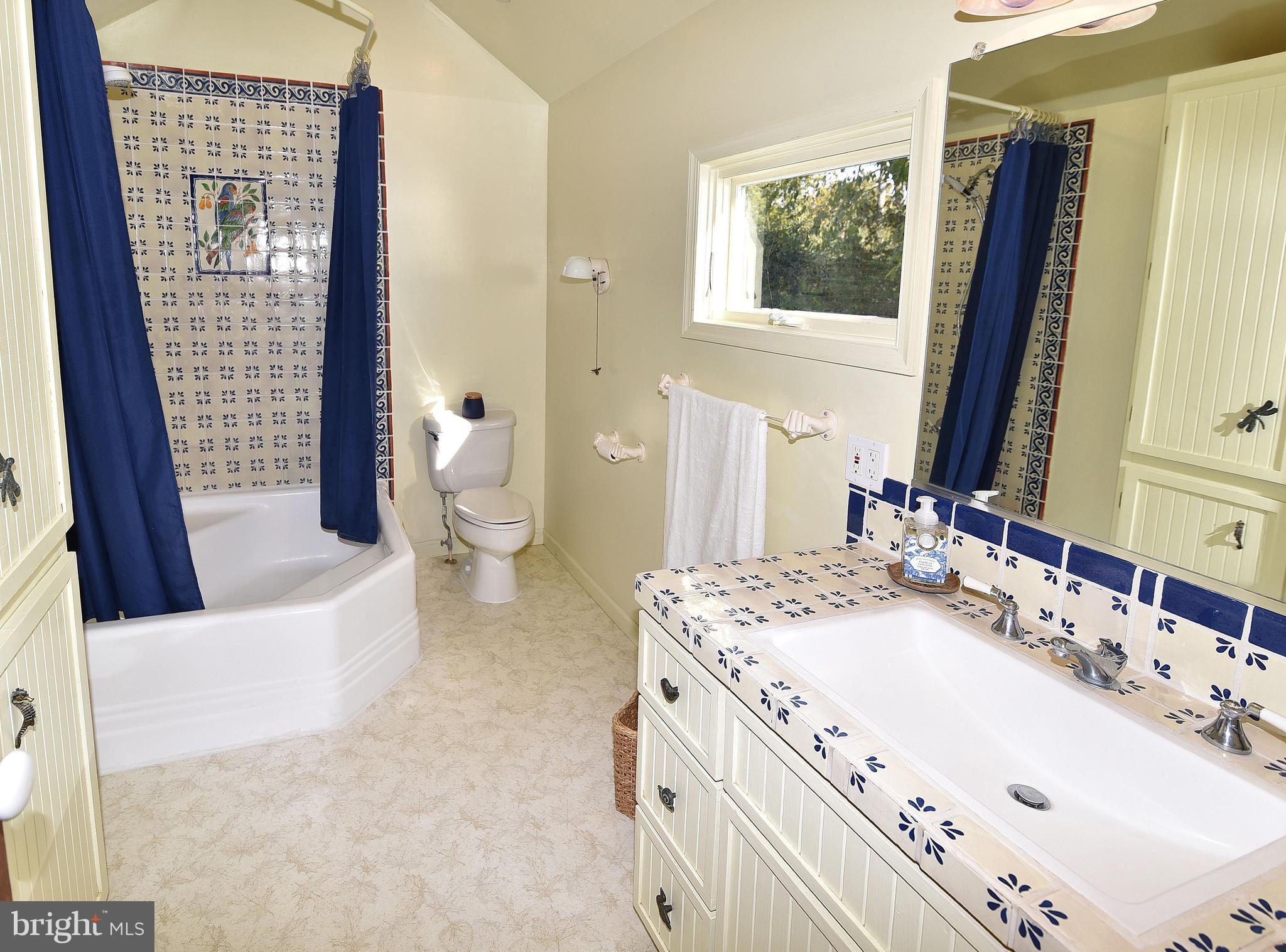 4072 Cadle Creek Road Edgewater, MD 21037 - Photo 26 of 41 Upstairs Bath