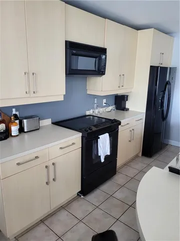 $289,500 | 250 Park Avenue Northeast, Unit 302, Atlanta, GA 30313