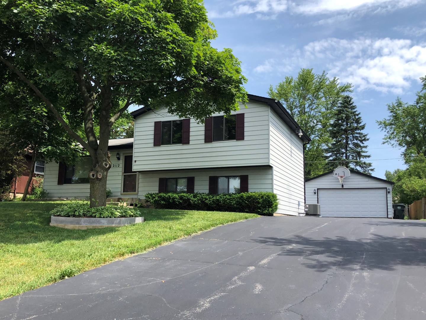 2112 Old Elm Road Lindenhurst, IL 60046 - Photo 2 of 33